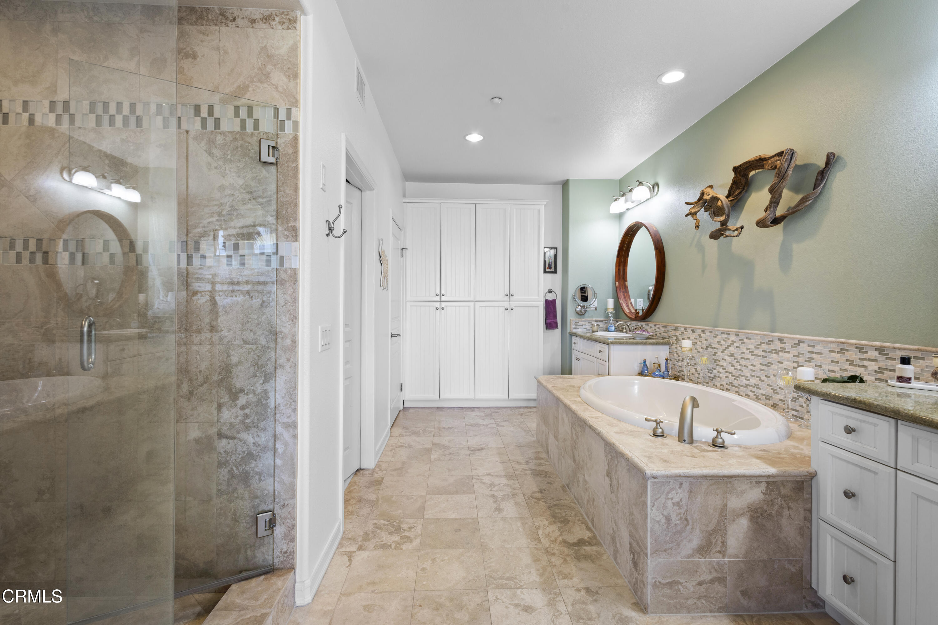 1536 Seabridge Lane Oxnard, CA 93035 - Photo 14 of 38 a large bathroom with a tub sink and mirror