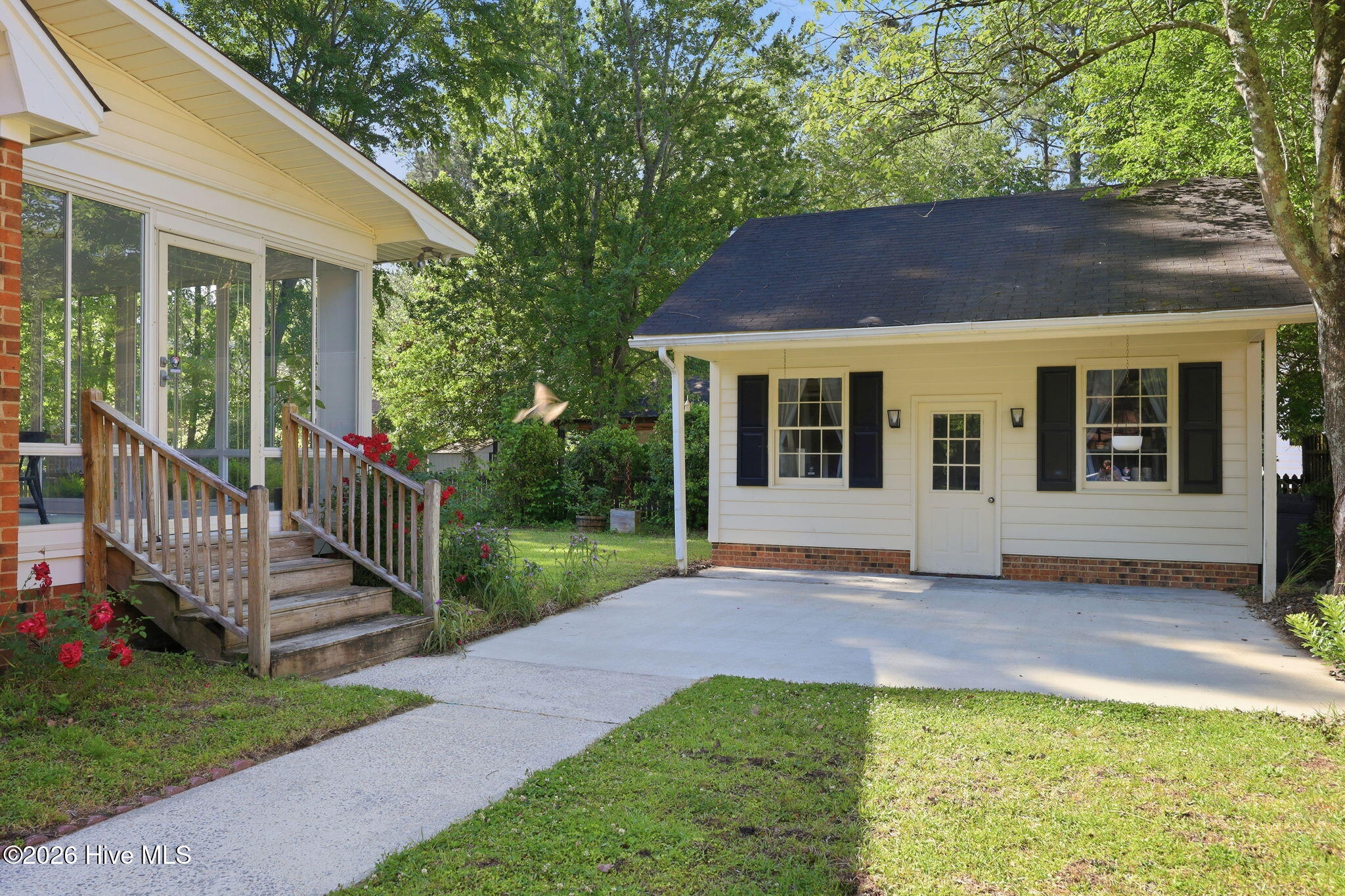 405 Cedarhurst Road Greenville, NC 27834 - Photo 36 of 42 Side yard