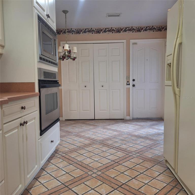 1517 North Carolwood Boulevard Fern Park, FL 32730 - Photo 4 of 35