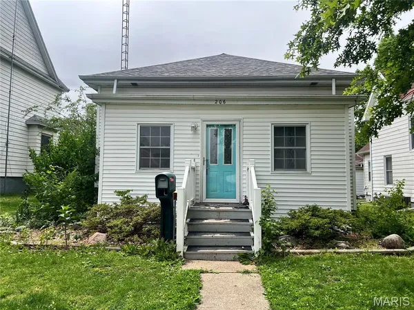 $110,000 | 206 South Cedar Street, Nokomis, IL 62075
