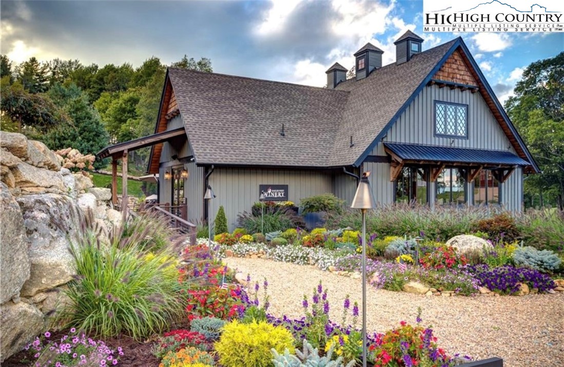 Es-61 Rippling Waters Trail Banner Elk, NC 28604 - Photo 8 of 16 a front view of a house