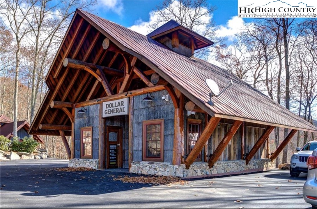 Es-61 Rippling Waters Trail Banner Elk, NC 28604 - Photo 10 of 16 a front view of a house