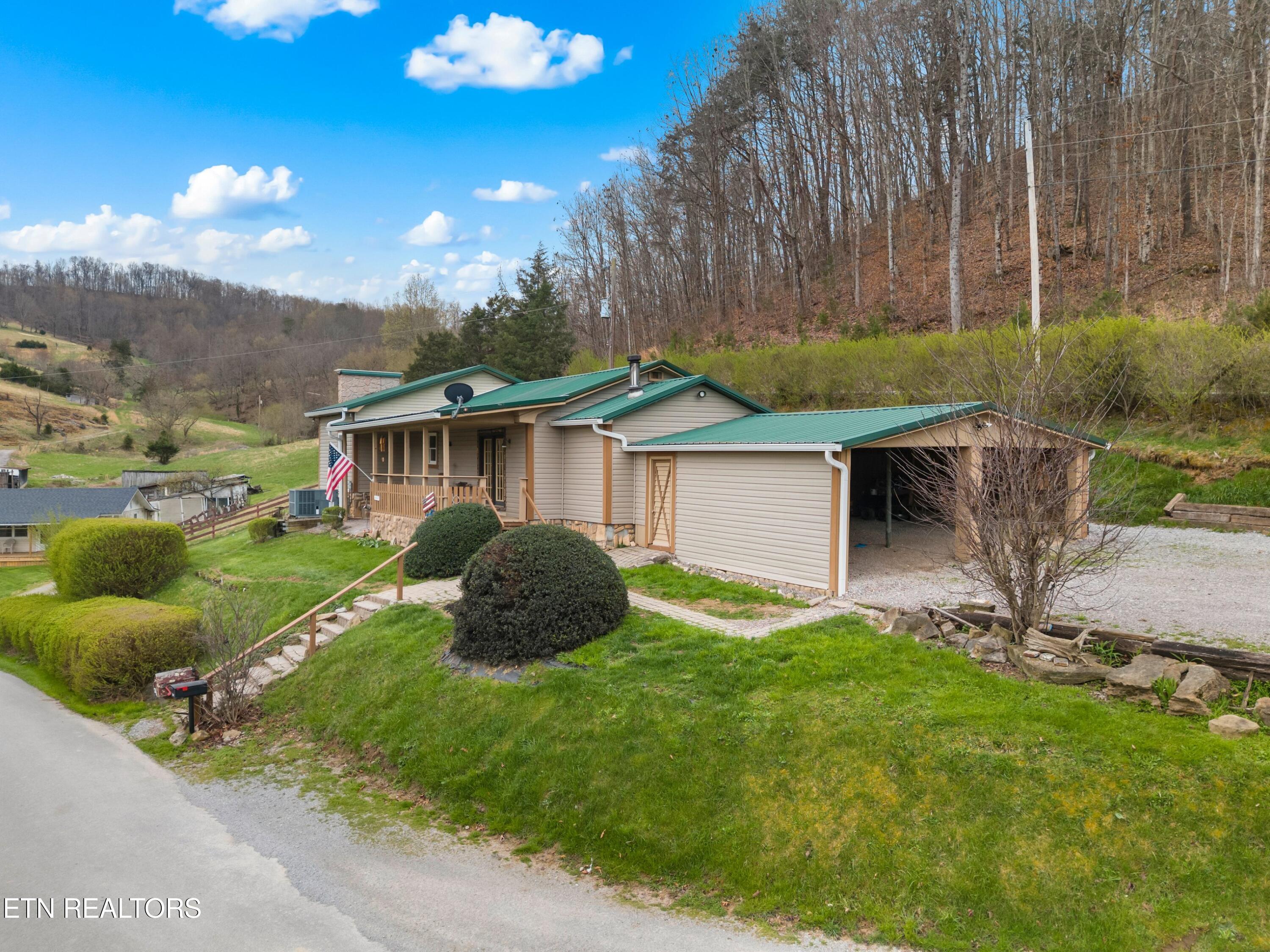 2826 Broken Valley Road Thorn Hill, TN 37881 - Photo 2 of 34 002-2826BrokenValleyRoad-ThornHill-TN-37