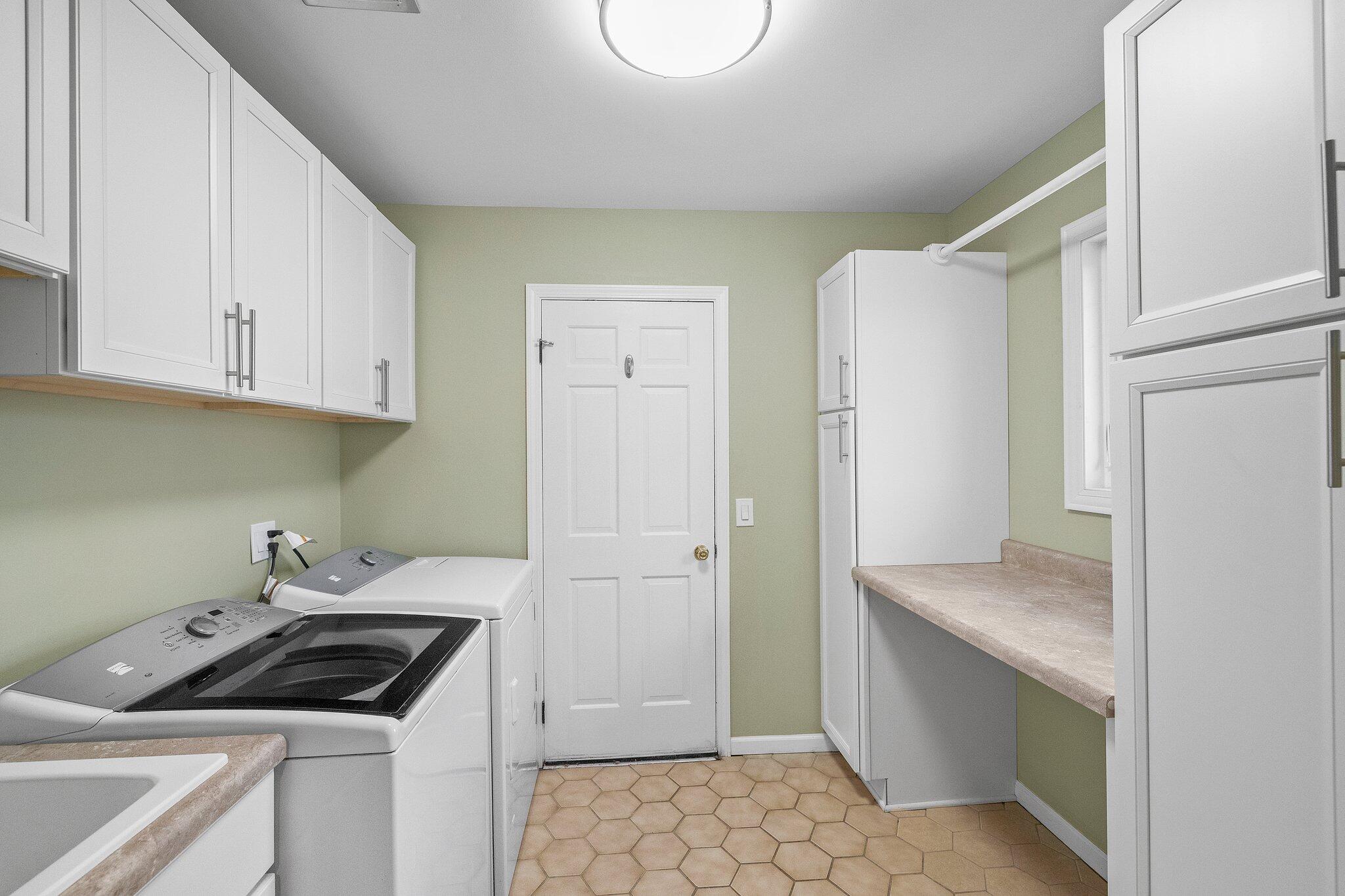 10831 Hendricks Place Crown Point, IN 46307 - Photo 15 of 37 2048x1365