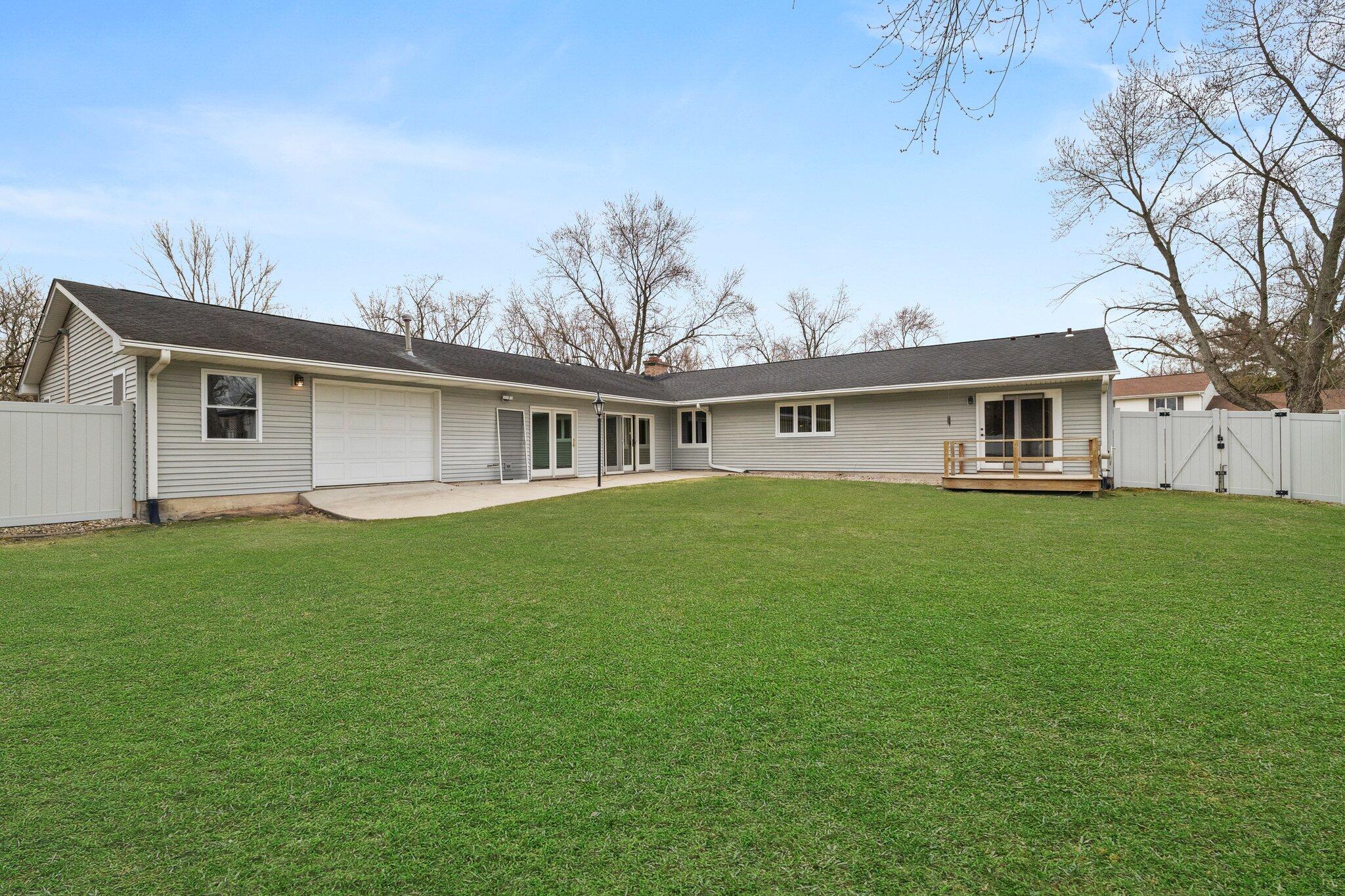 10831 Hendricks Place Crown Point, IN 46307 - Photo 36 of 37 2048x1365