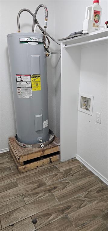 433 Ard Road Seagoville, TX 75159 - Photo 7 of 16 a vase of flowers sitting on a table