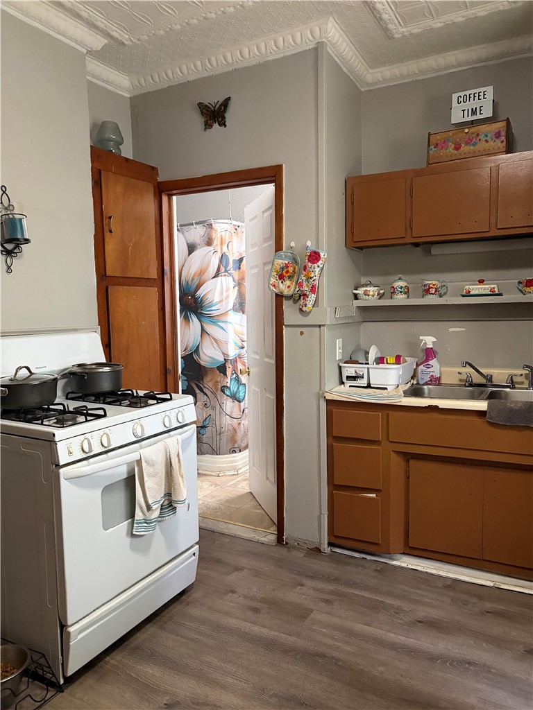 97 Locust Street Rochester, NY 14613 - Photo 11 of 28 Downstairs Unit Kitchen
