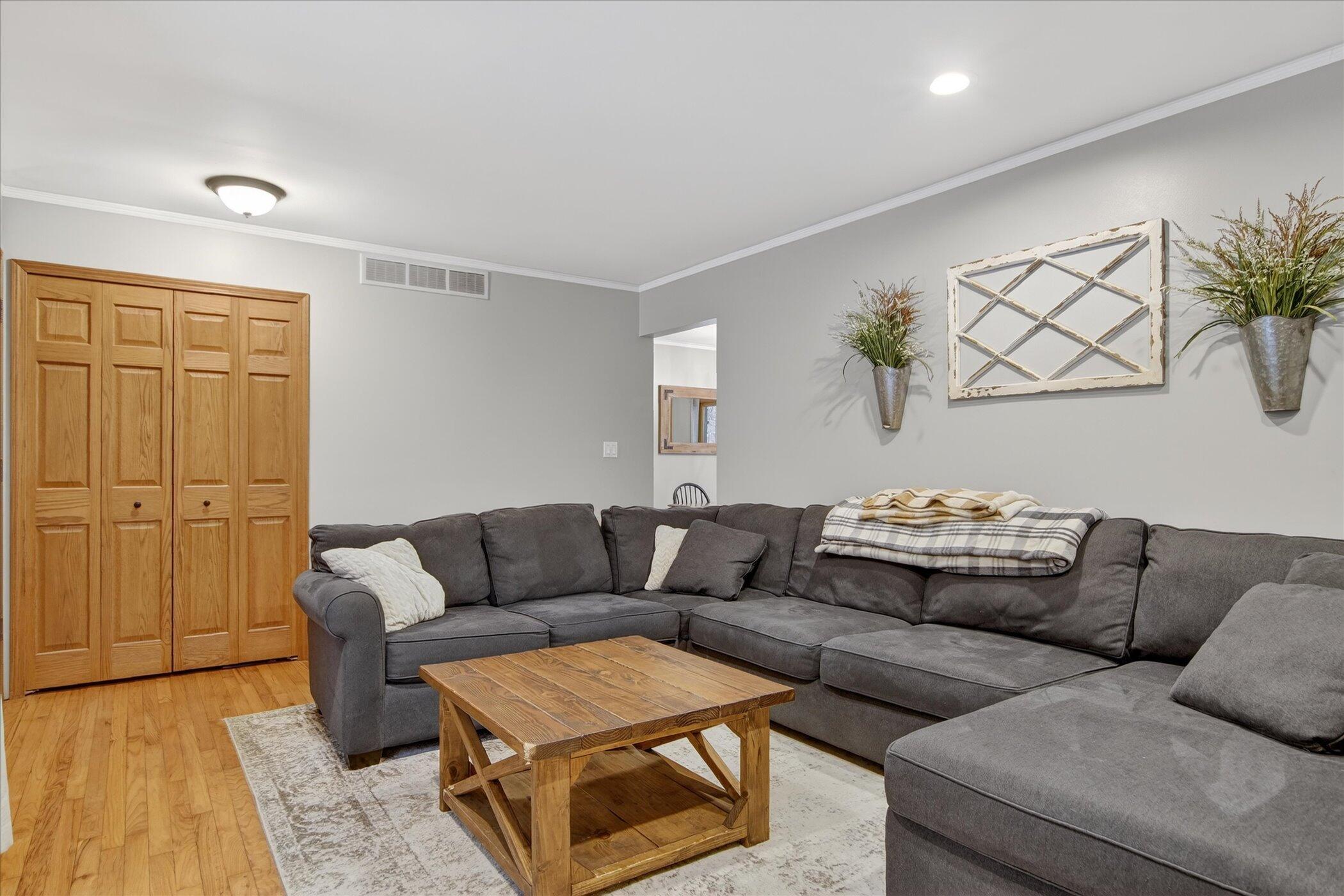 9765 McClements Road Brighton, MI 48114 - Photo 7 of 29 10-9765 McClements Rd Brighton, MI 4811