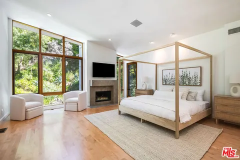 $4,495,000 | 3600 Mandeville Canyon Road, Los Angeles, CA 90049