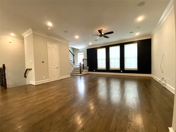 $2,995 | 5226 Kiam Street, Unit 1010, Houston, TX 77007