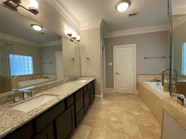 $2,995 | 5226 Kiam Street, Unit 1010, Houston, TX 77007