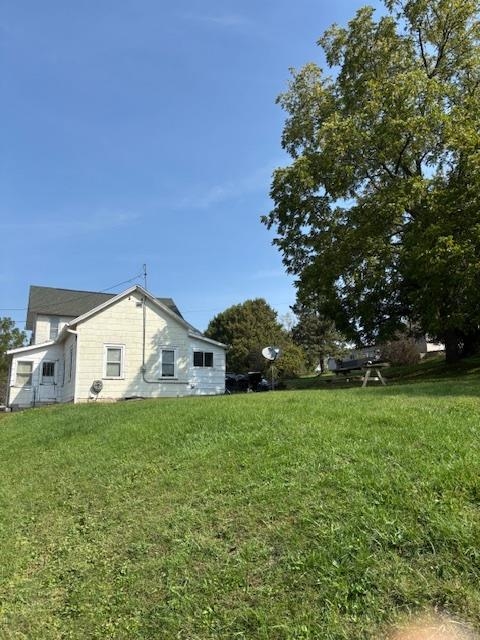 308 North Brooklyn Avenue Elroy, WI 53929 - Photo 9 of 10