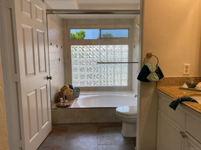 $3,695 | 2333 Caringa Way, Unit 31, Carlsbad, CA 92009