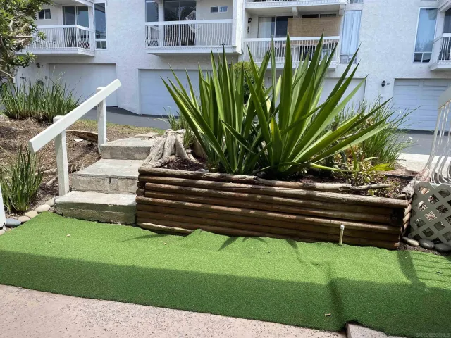 $3,695 | 2333 Caringa Way, Unit 31, Carlsbad, CA 92009