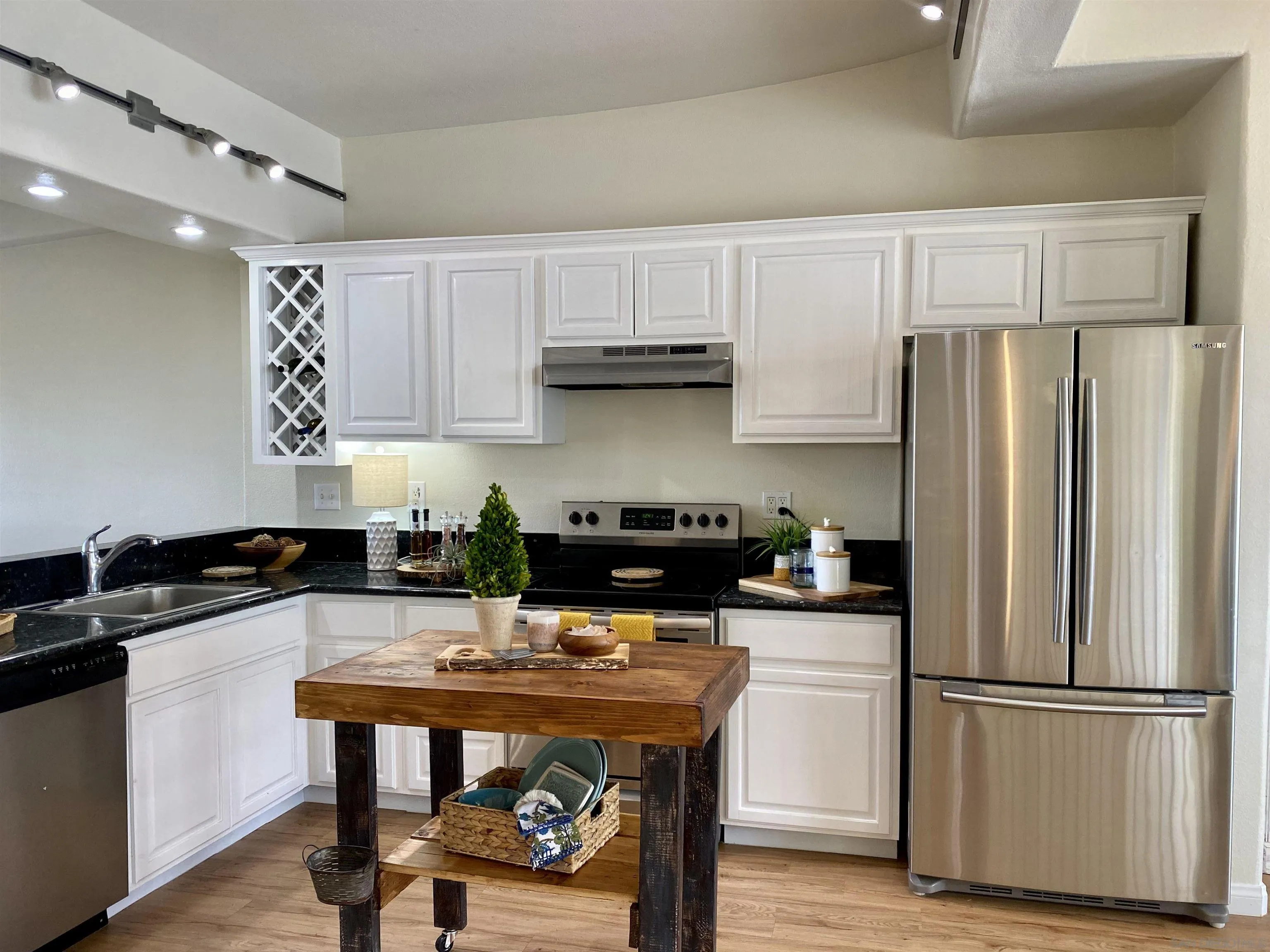 2333 Caringa Way, Unit 31 Carlsbad, CA 92009 - Photo 4 of 20