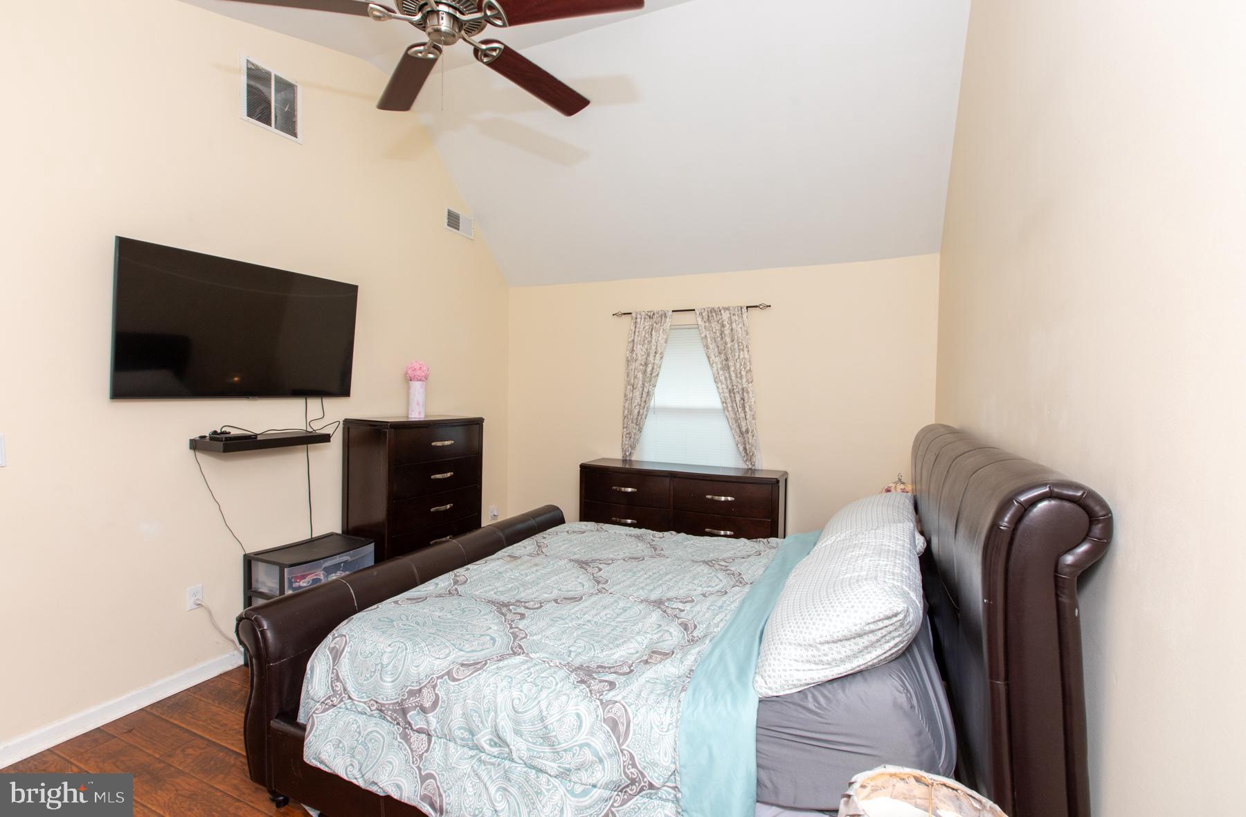 33 Pumpkin Hill Road Levittown, PA 19056 - Photo 17 of 40