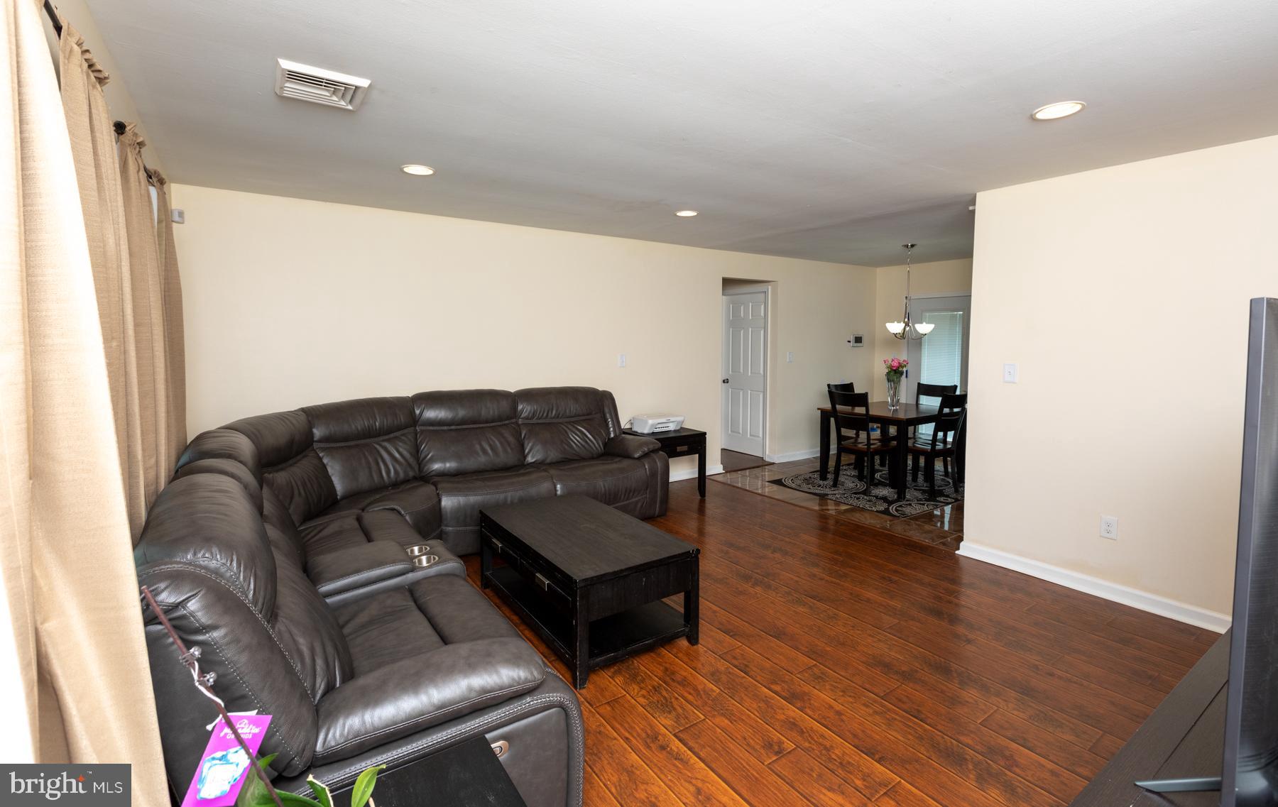 33 Pumpkin Hill Road Levittown, PA 19056 - Photo 2 of 40