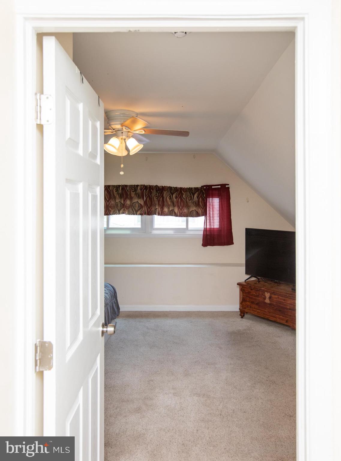 33 Pumpkin Hill Road Levittown, PA 19056 - Photo 30 of 40