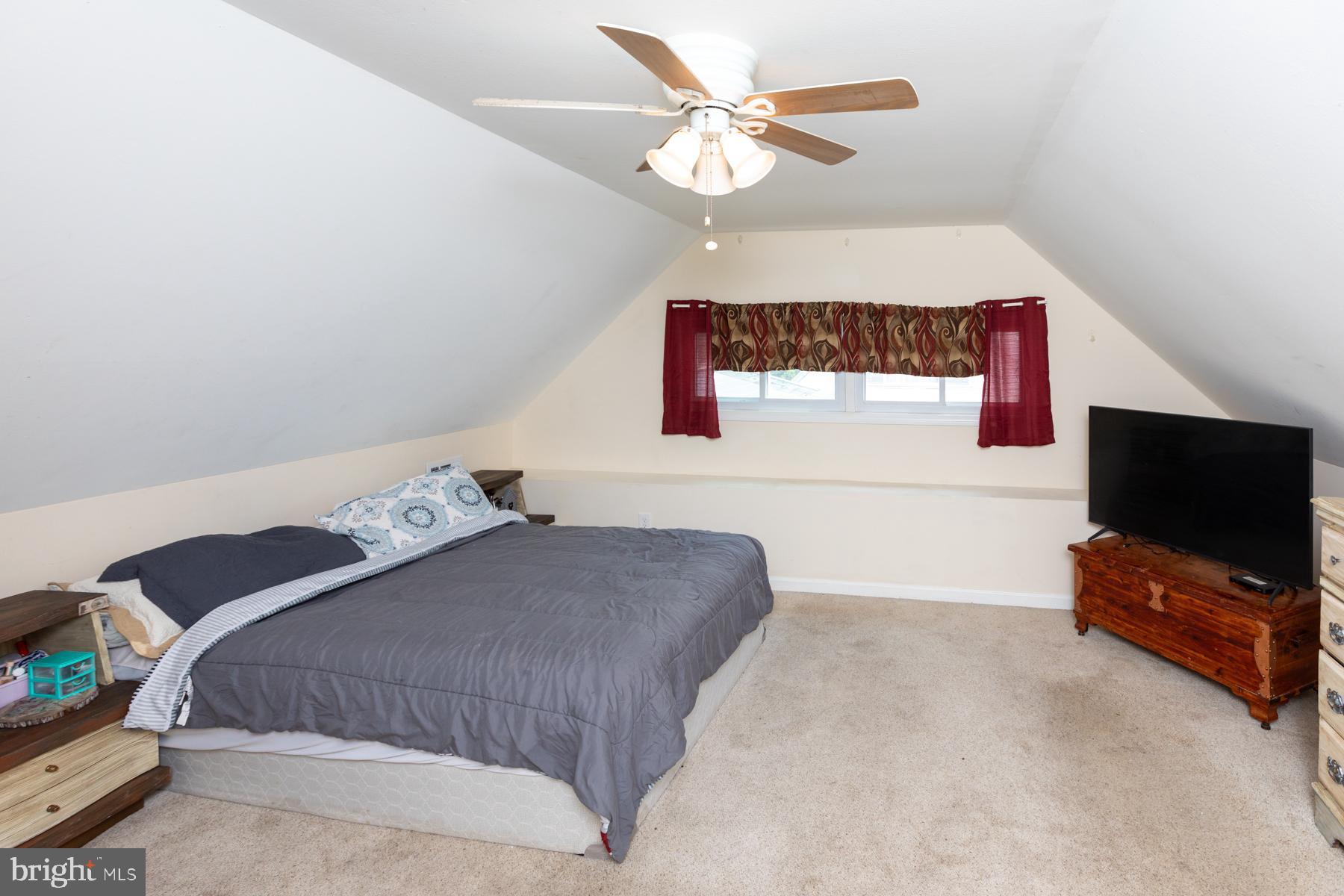 33 Pumpkin Hill Road Levittown, PA 19056 - Photo 31 of 40