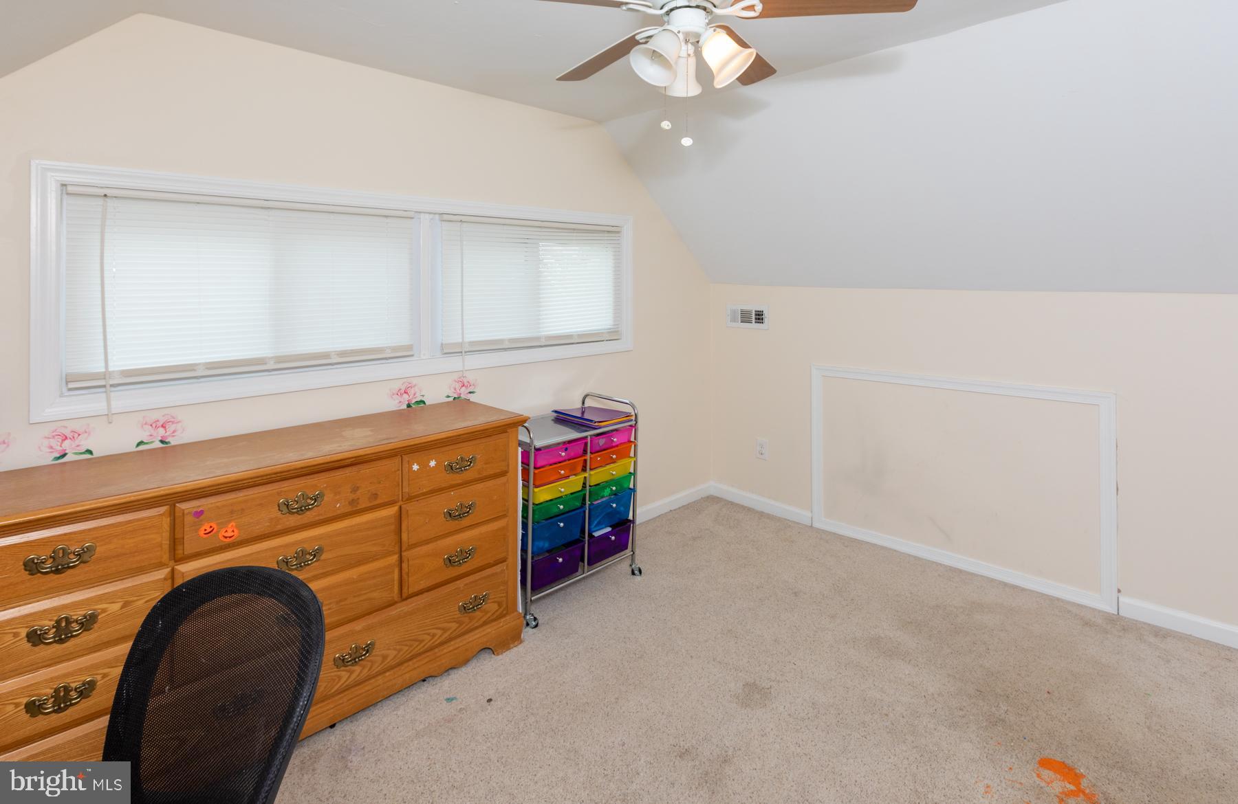 33 Pumpkin Hill Road Levittown, PA 19056 - Photo 35 of 40