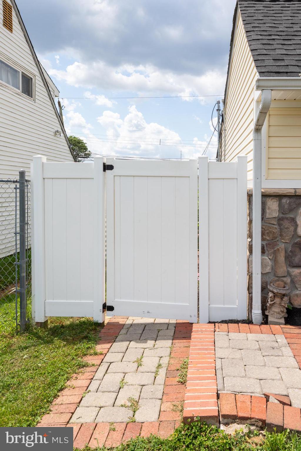 33 Pumpkin Hill Road Levittown, PA 19056 - Photo 36 of 40