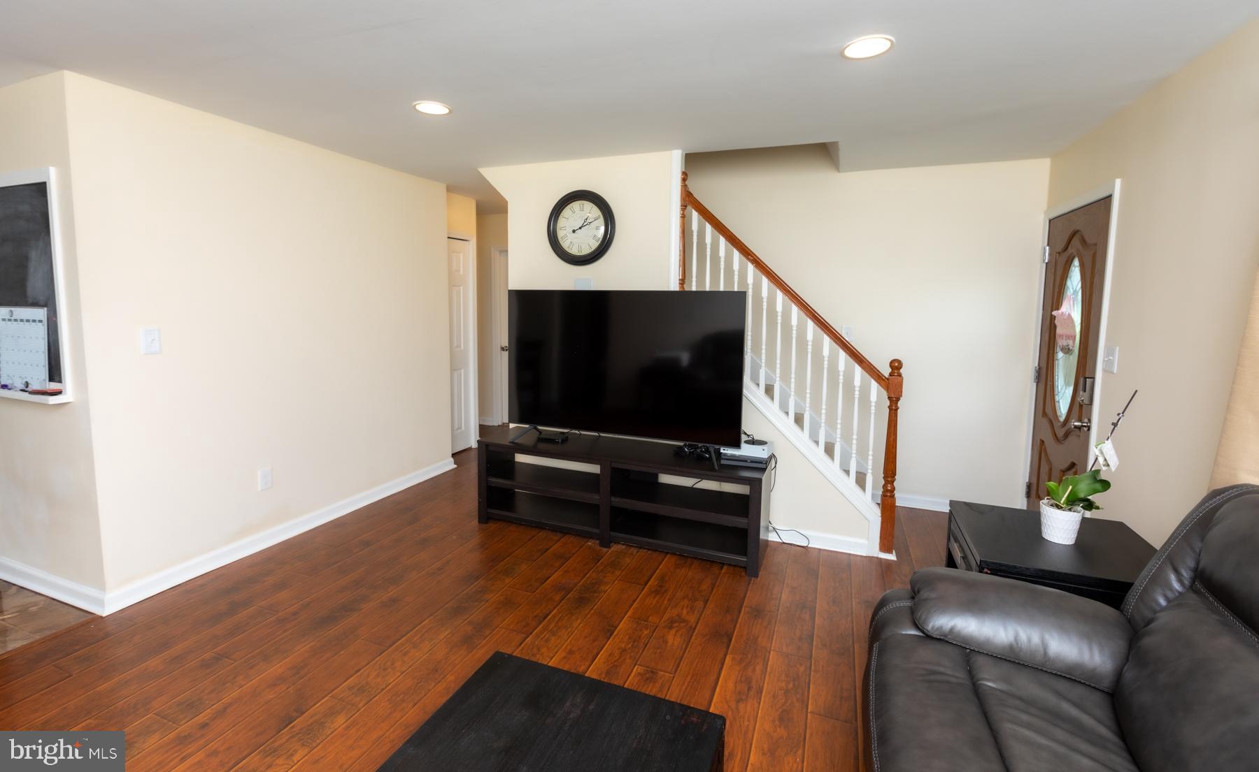 33 Pumpkin Hill Road Levittown, PA 19056 - Photo 4 of 40