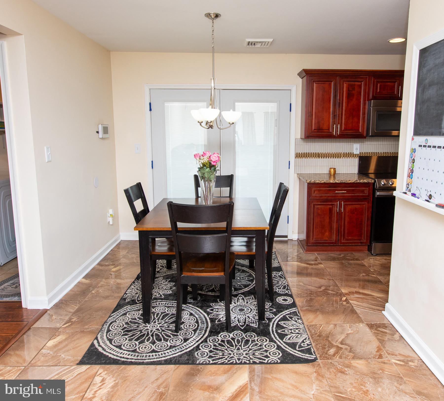 33 Pumpkin Hill Road Levittown, PA 19056 - Photo 5 of 40