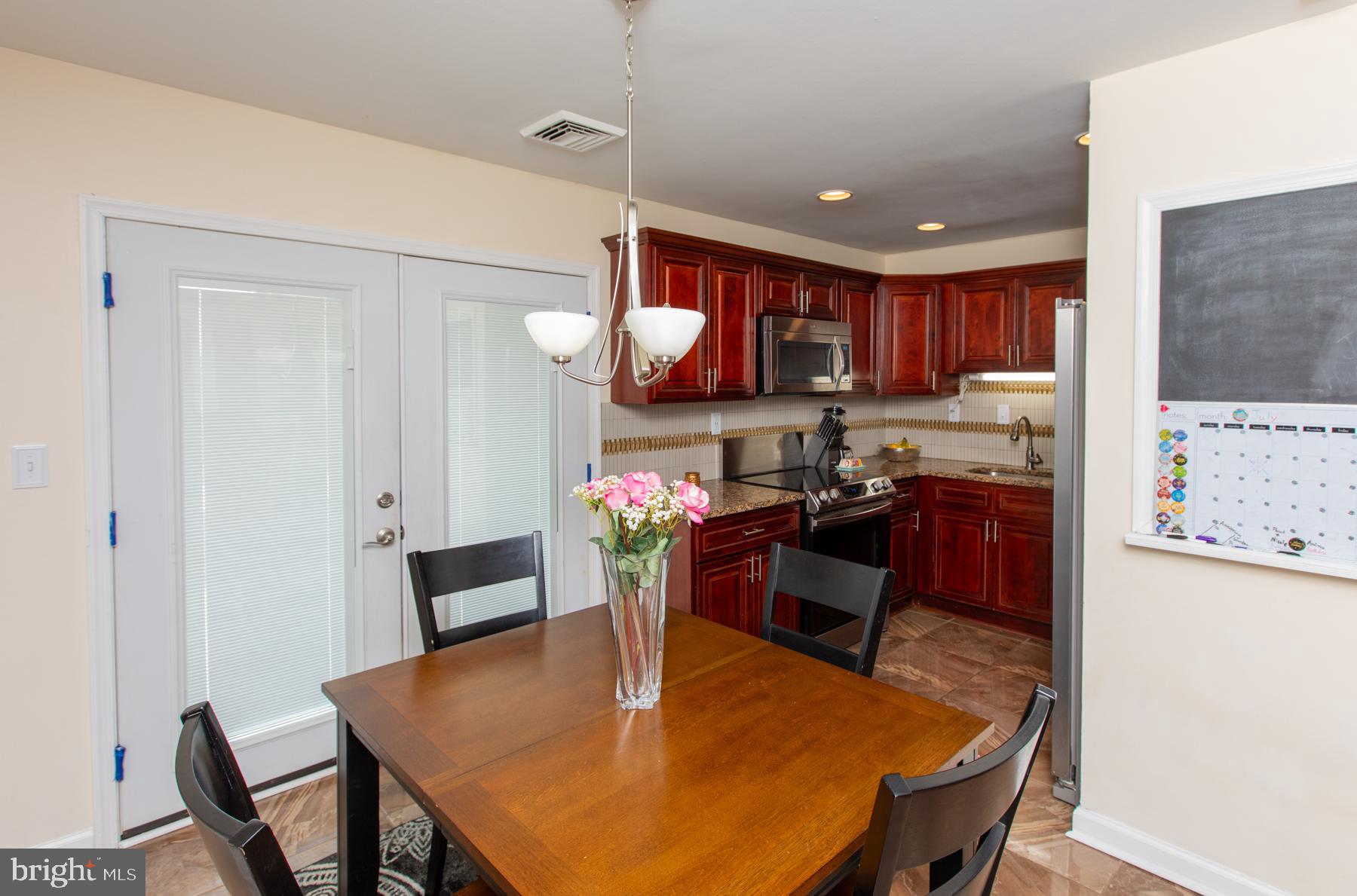 33 Pumpkin Hill Road Levittown, PA 19056 - Photo 6 of 40