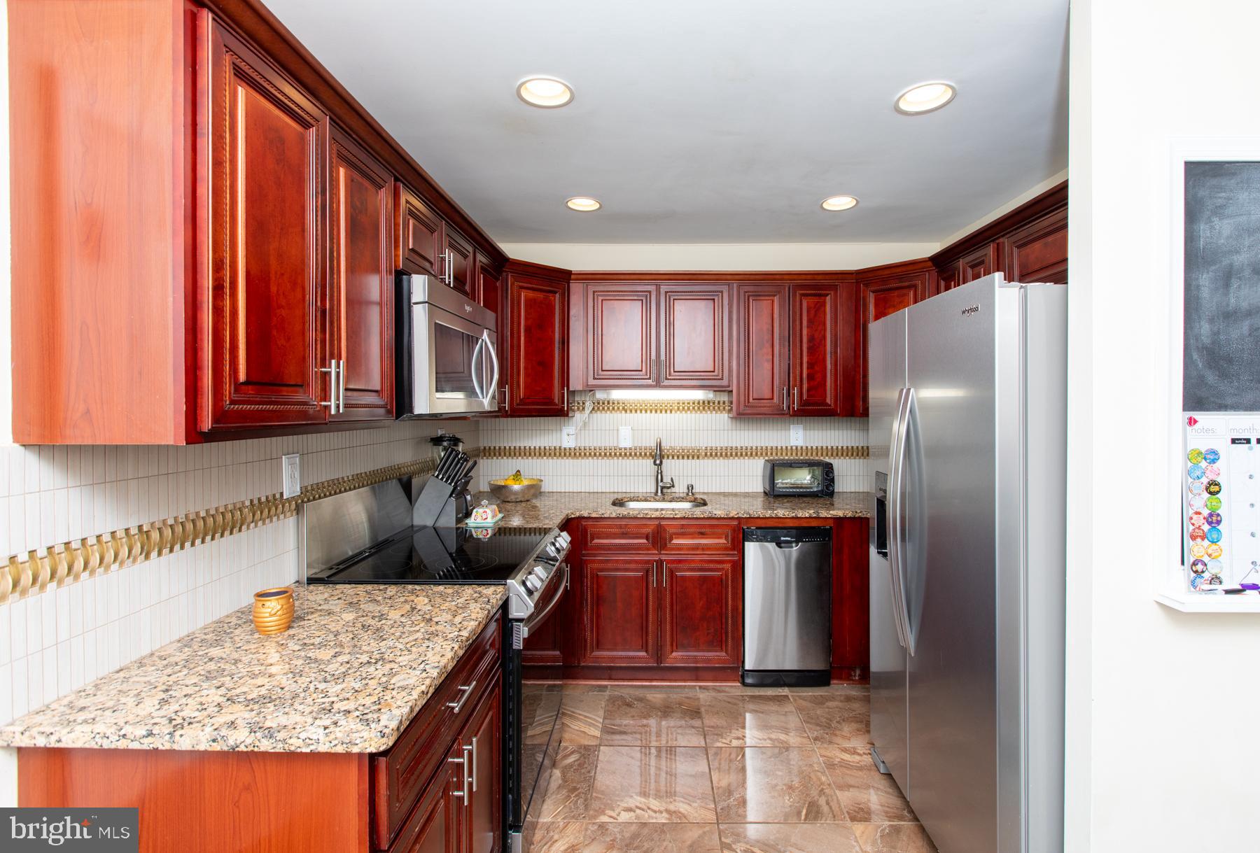 33 Pumpkin Hill Road Levittown, PA 19056 - Photo 7 of 40