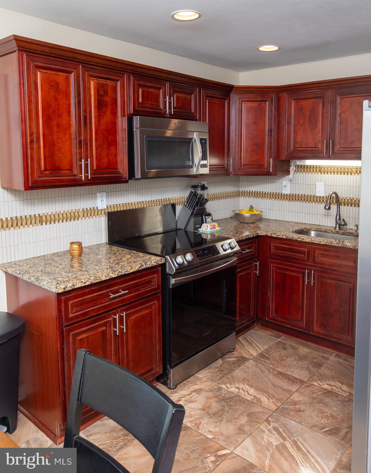 33 Pumpkin Hill Road Levittown, PA 19056 - Photo 8 of 40