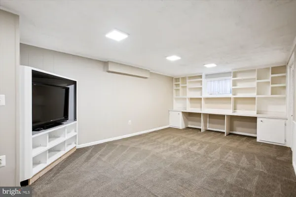 $825,000 | 6808 Stoneybrooke Lane, Alexandria, VA 22306