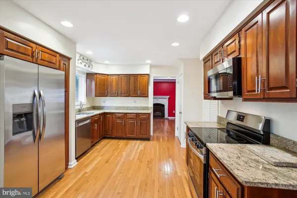 $825,000 | 6808 Stoneybrooke Lane, Alexandria, VA 22306