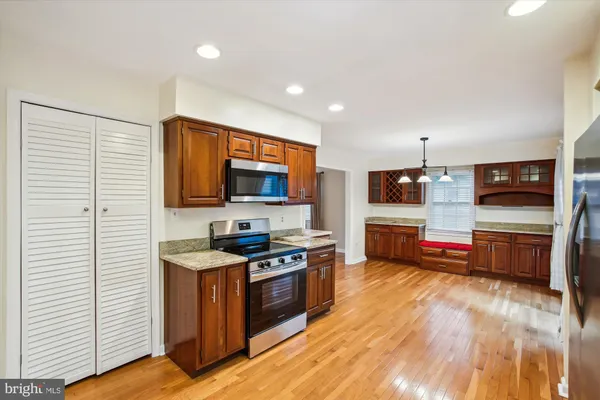 $825,000 | 6808 Stoneybrooke Lane, Alexandria, VA 22306
