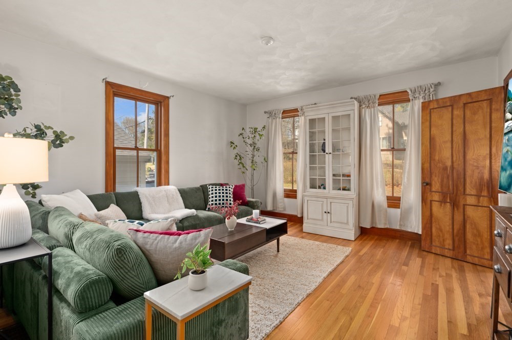 14 Federal Street Reading, MA 01867 - Photo 3 of 42