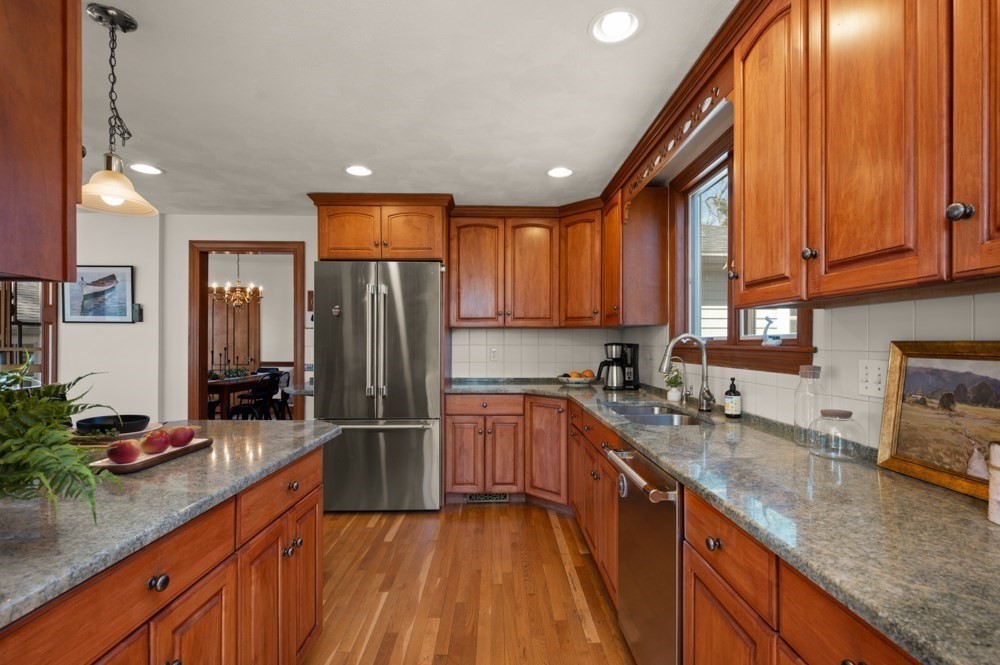 14 Federal Street Reading, MA 01867 - Photo 8 of 42