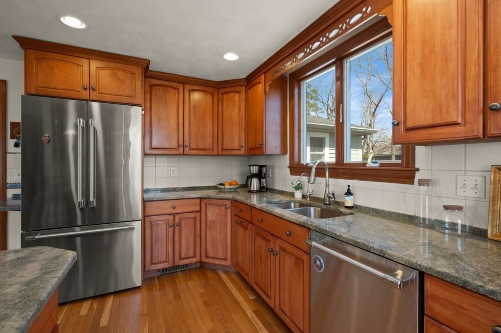 14 Federal Street Reading, MA 01867 - Photo 9 of 42