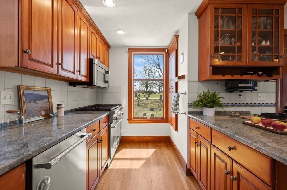 14 Federal Street Reading, MA 01867 - Photo 10 of 42