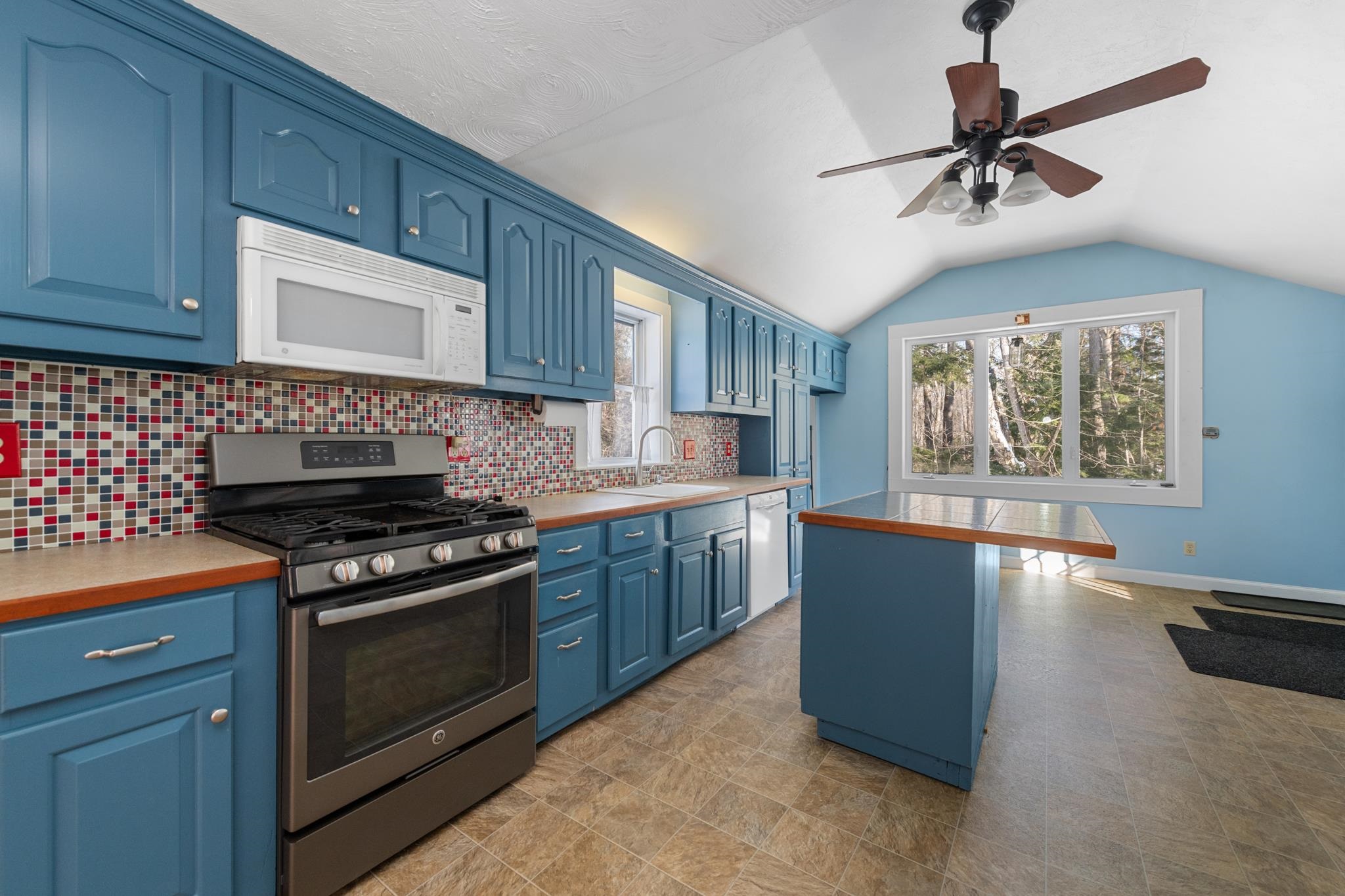 45 4th Street Bristol, NH 03222 - Photo 13 of 19