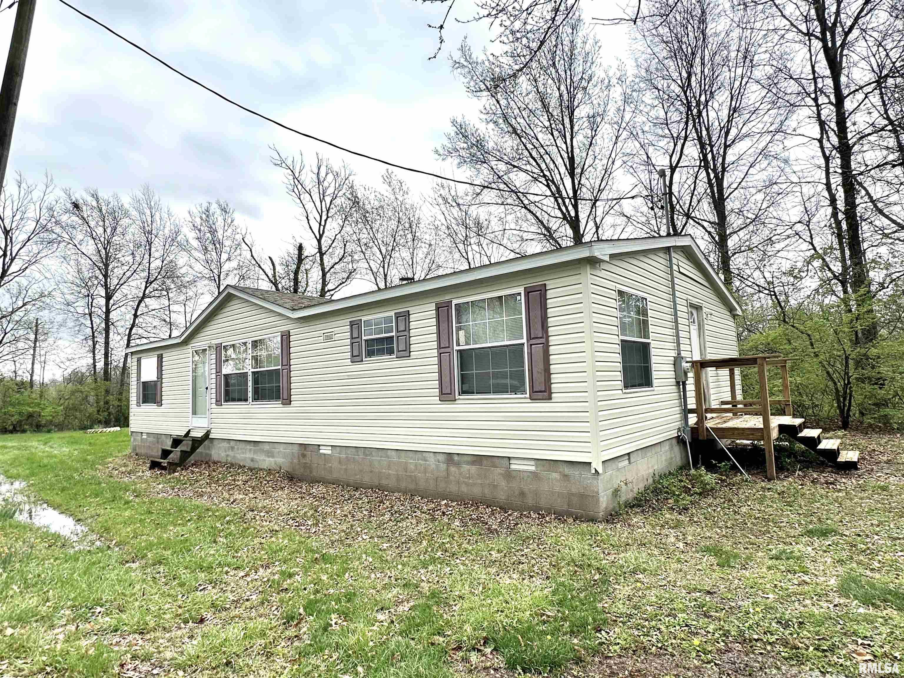 29251 Sycamore Road Centralia, IL 62801 - Photo 1 of 12