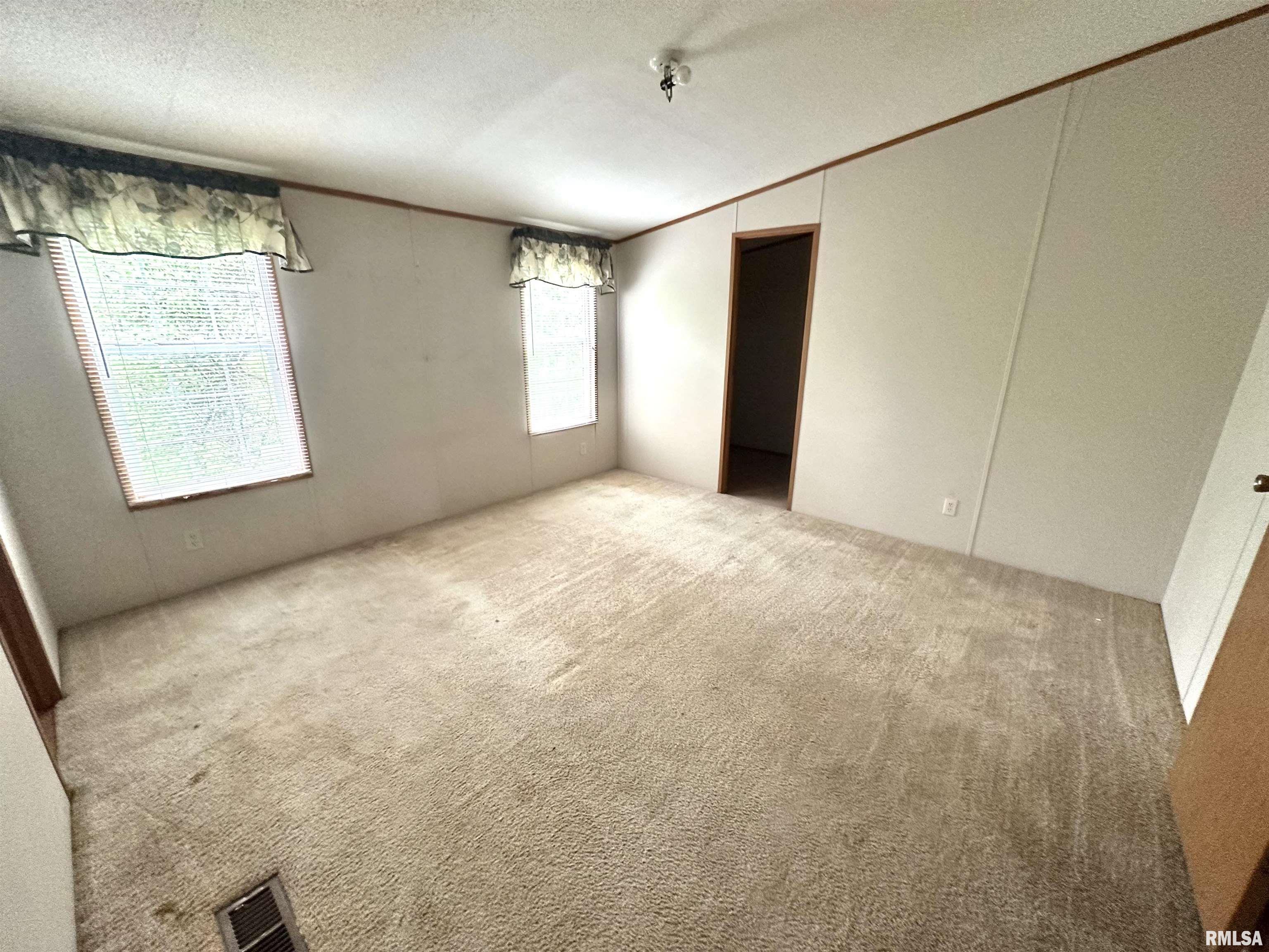 29251 Sycamore Road Centralia, IL 62801 - Photo 9 of 12