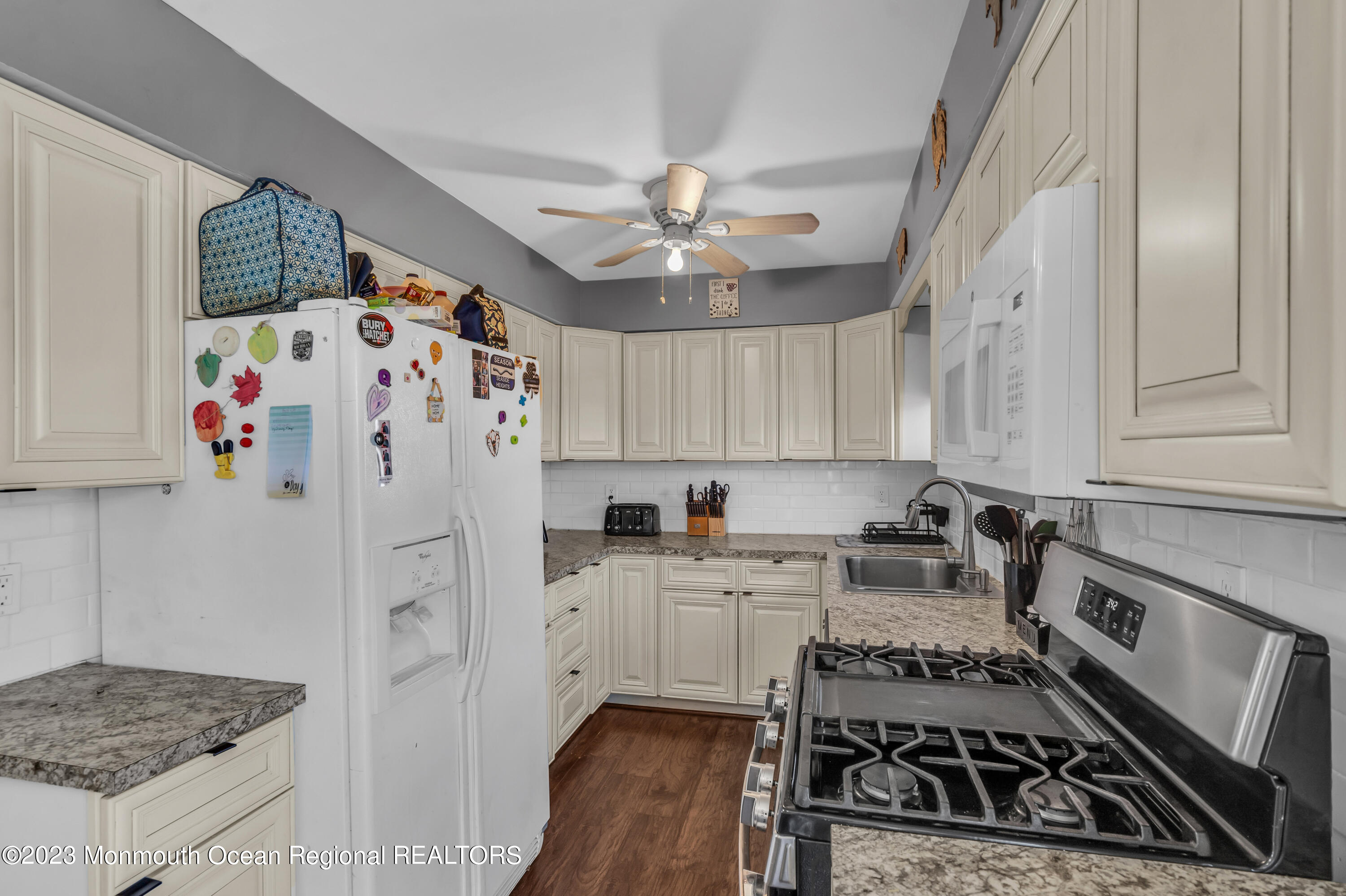 20 Woodlark Road Toms River, NJ 08755 - Photo 3 of 32 a kitchen with granite countertop a sink stove and refrigerator