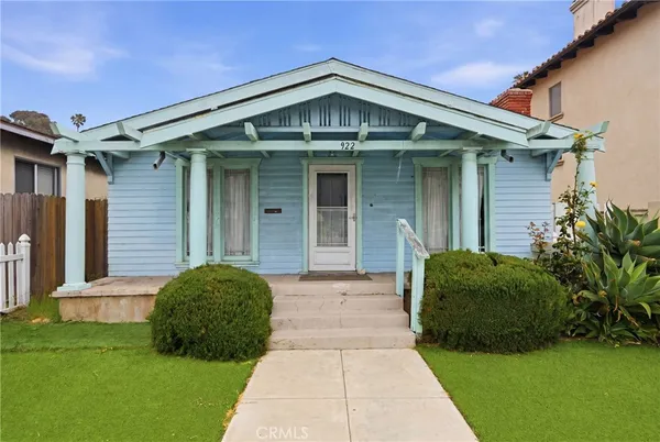 $1,349,000 | 922 South Pacific Coast Highway, Redondo Beach, CA 90277