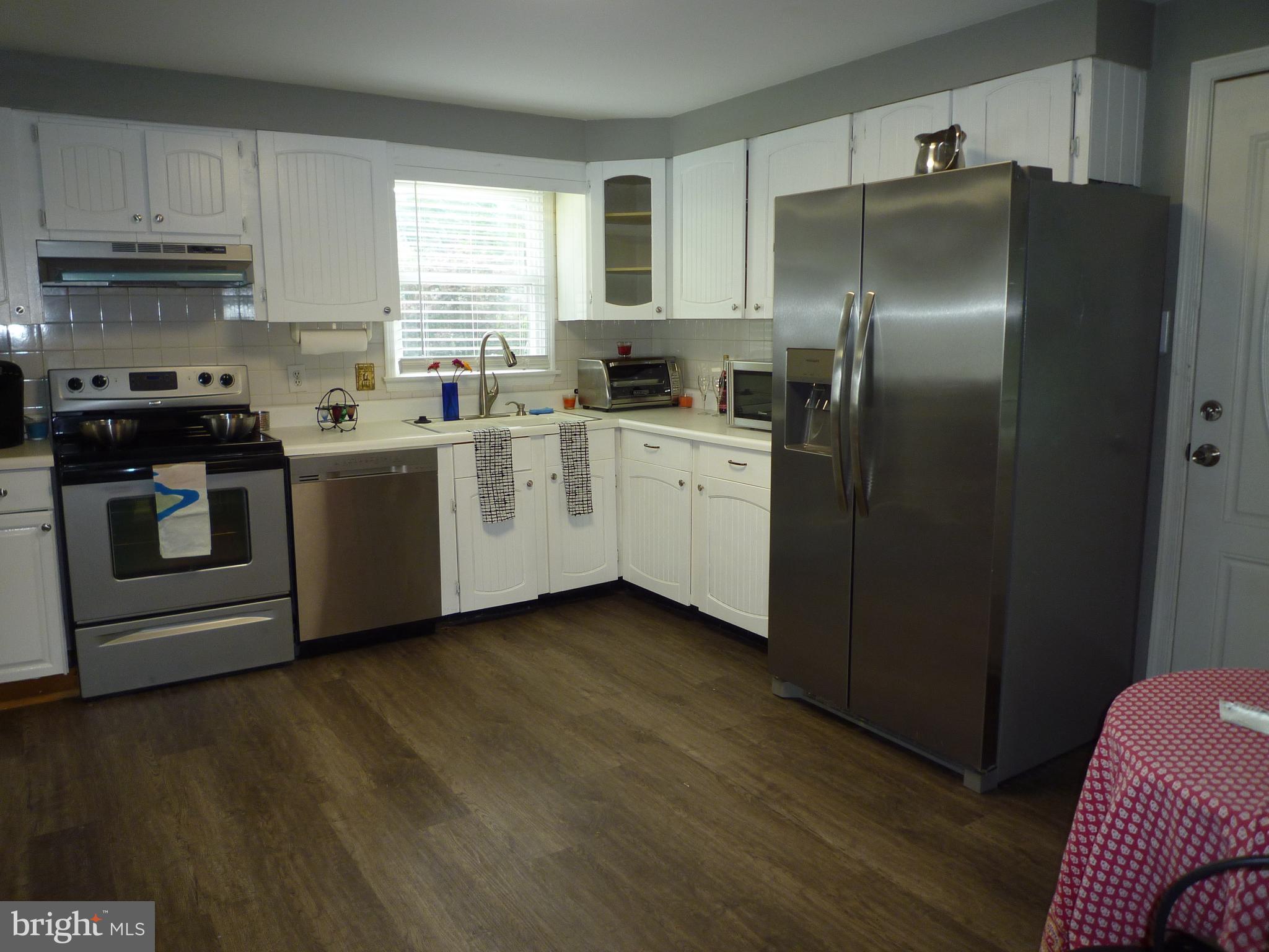 15 University Avenue Baltimore, MD 21228 - Photo 12 of 27 Eat-In Kitchen