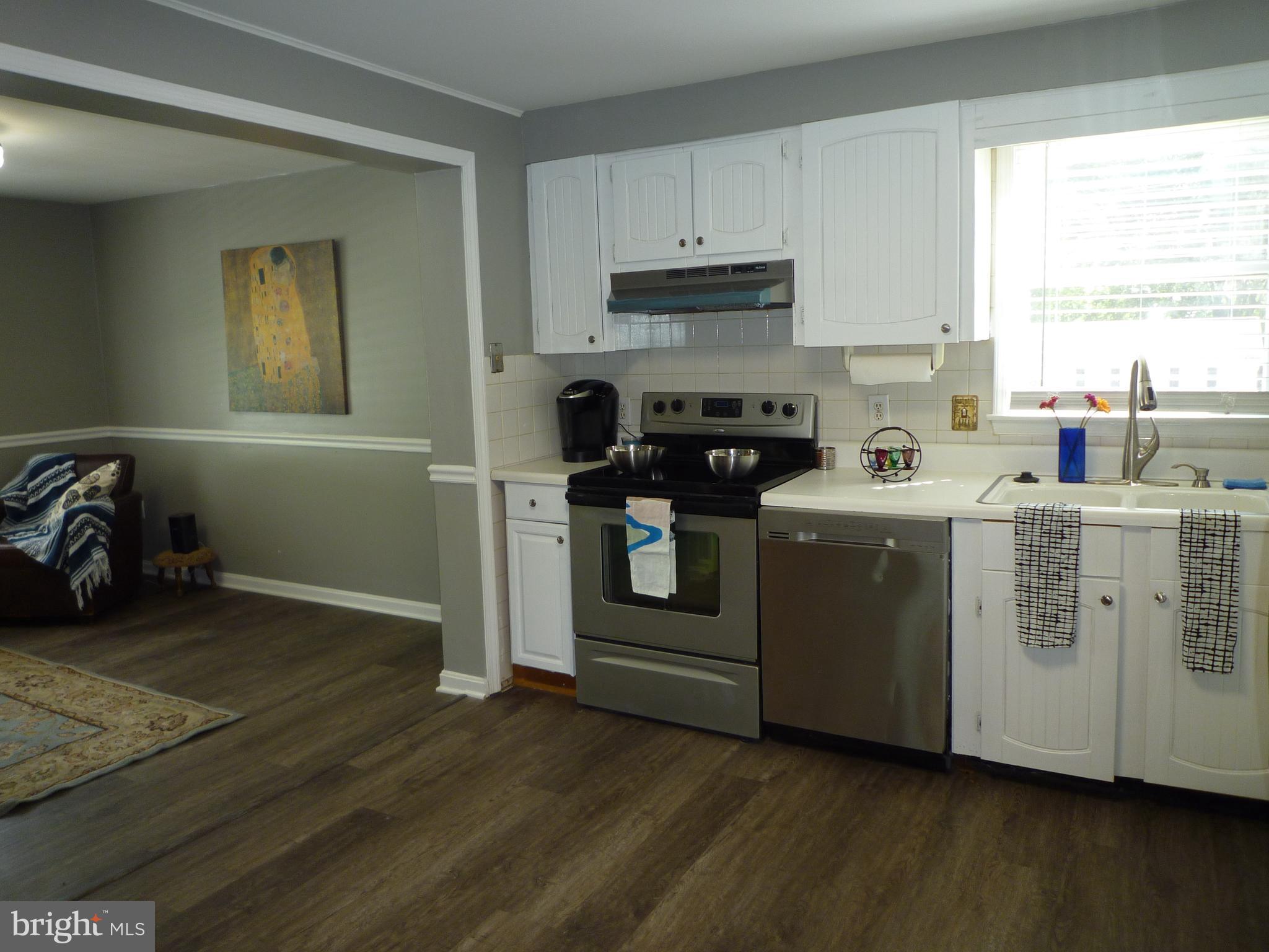 15 University Avenue Baltimore, MD 21228 - Photo 16 of 27 Eat-In Kitchen/Living Room