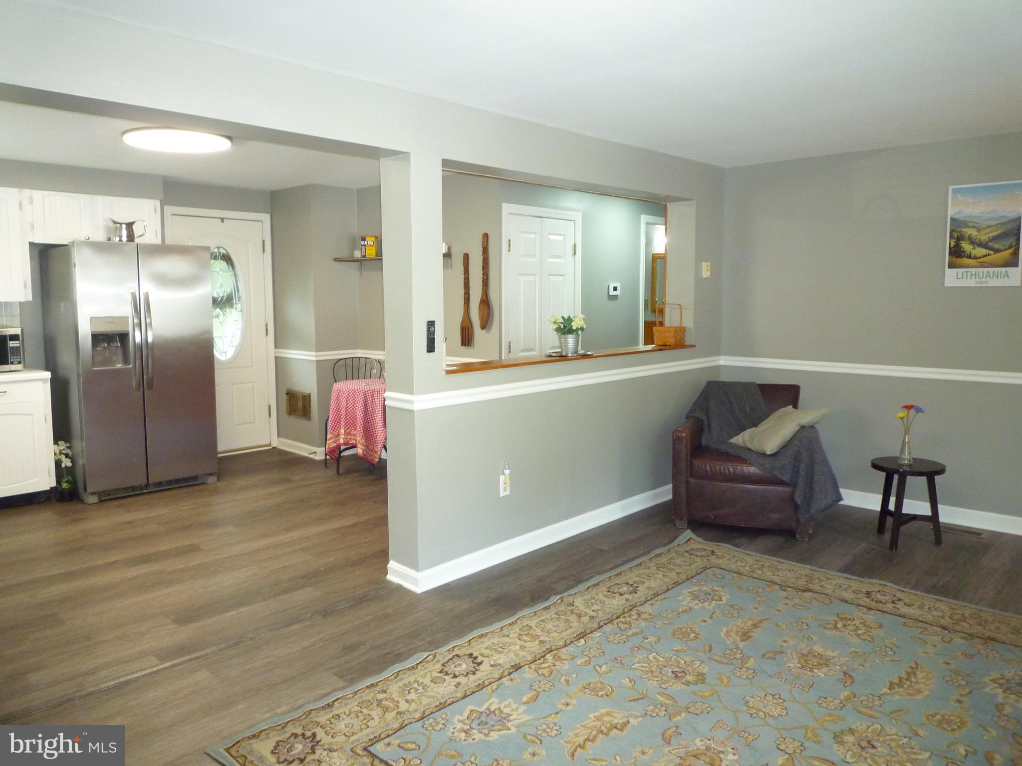 15 University Avenue Baltimore, MD 21228 - Photo 19 of 27 Living Room