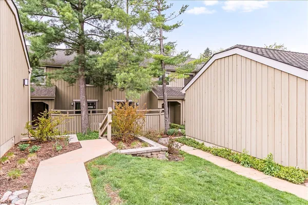 $415,000 | 789 Oak Hill Road, Lake Barrington, IL 60010