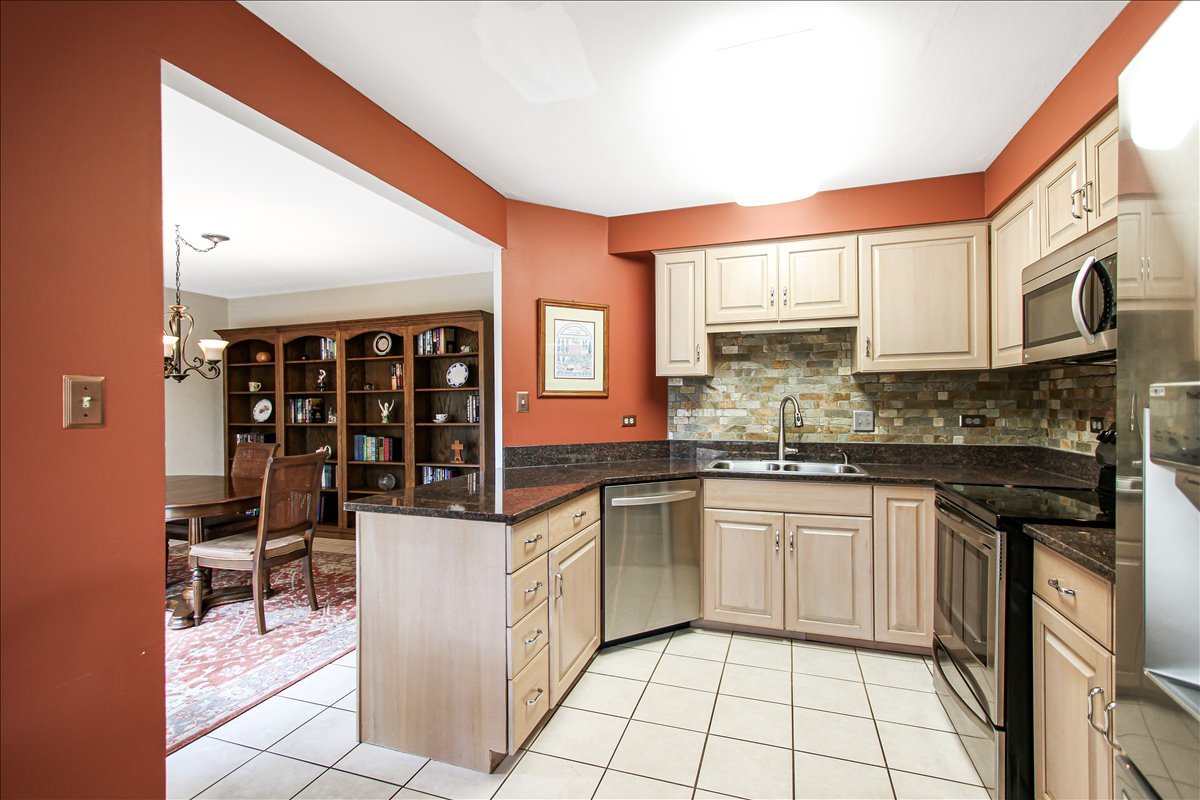 789 Oak Hill Road Lake Barrington, IL 60010 - Photo 11 of 35