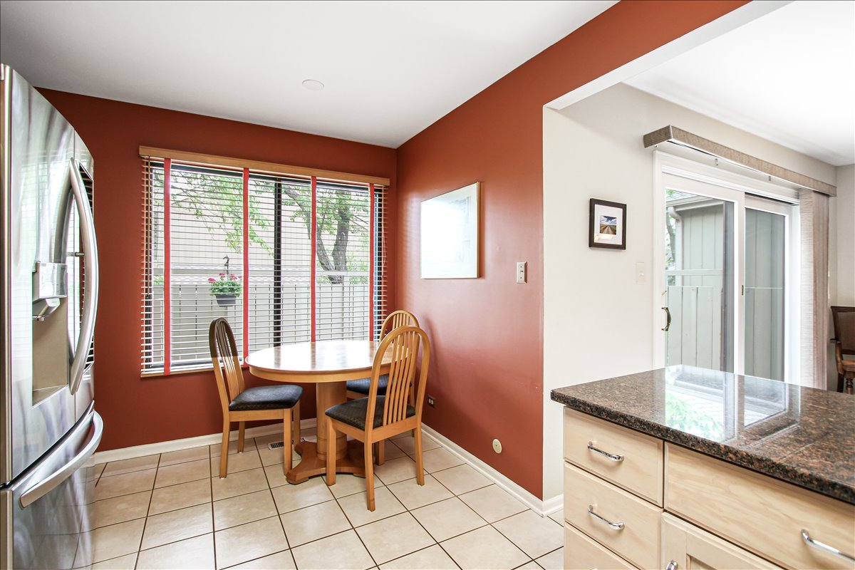 789 Oak Hill Road Lake Barrington, IL 60010 - Photo 12 of 35