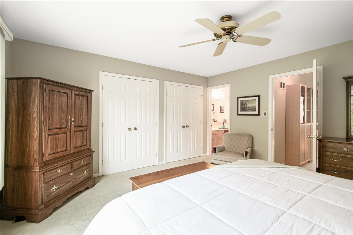 789 Oak Hill Road Lake Barrington, IL 60010 - Photo 15 of 35