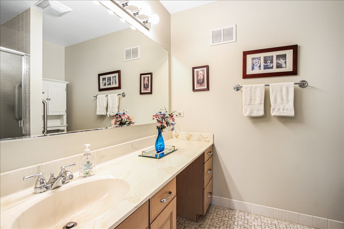 789 Oak Hill Road Lake Barrington, IL 60010 - Photo 16 of 35